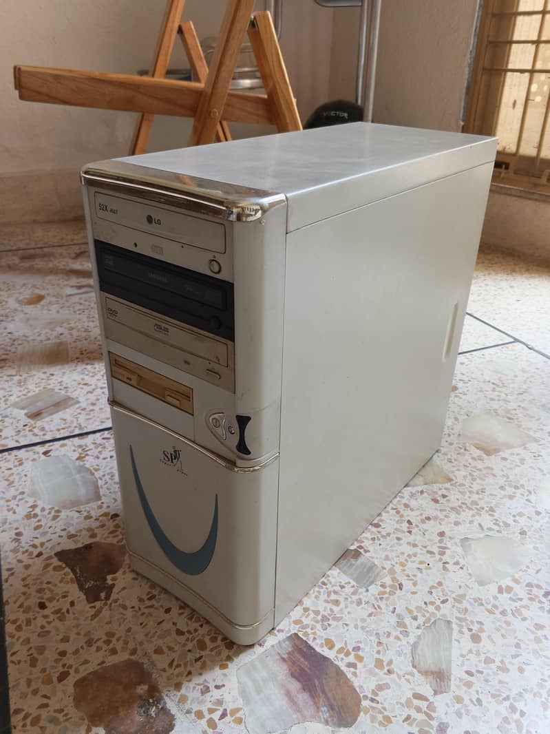desk top computer 2