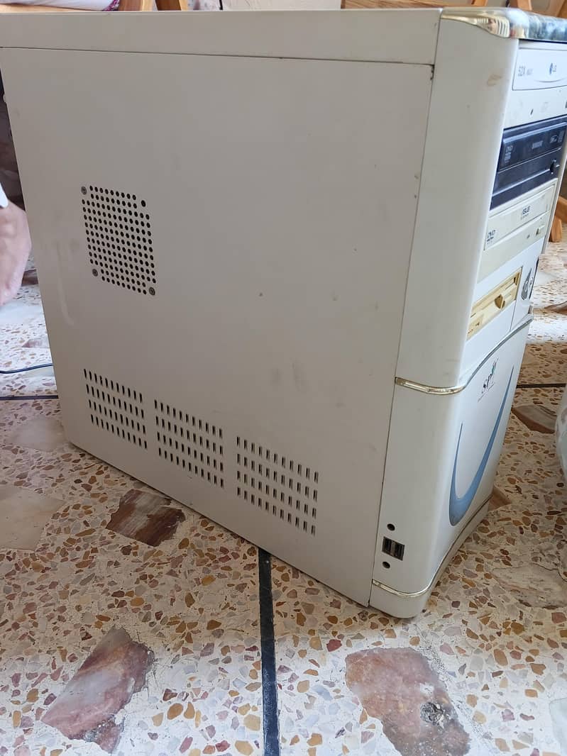 desk top computer 5