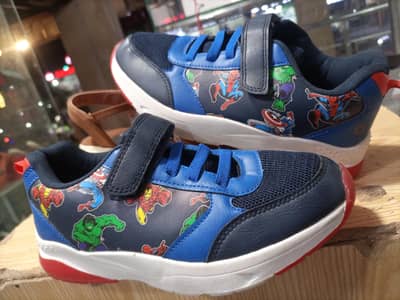 brand new shoes ha uk sy aya ha isKi price edr 6hzr ha apko only 2200
