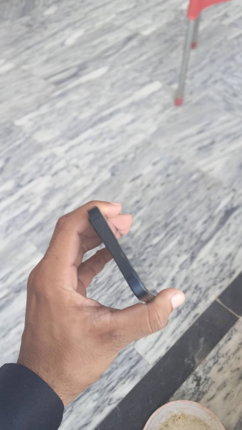 Apple iPhone 13 1