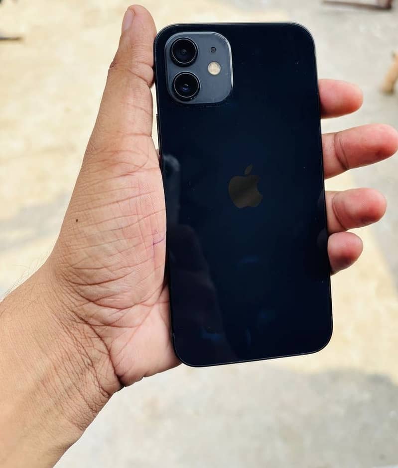 Apple iPhone 12 4