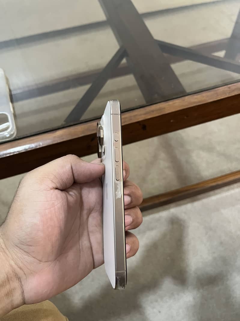 Apple iPhone 16 Pro 1