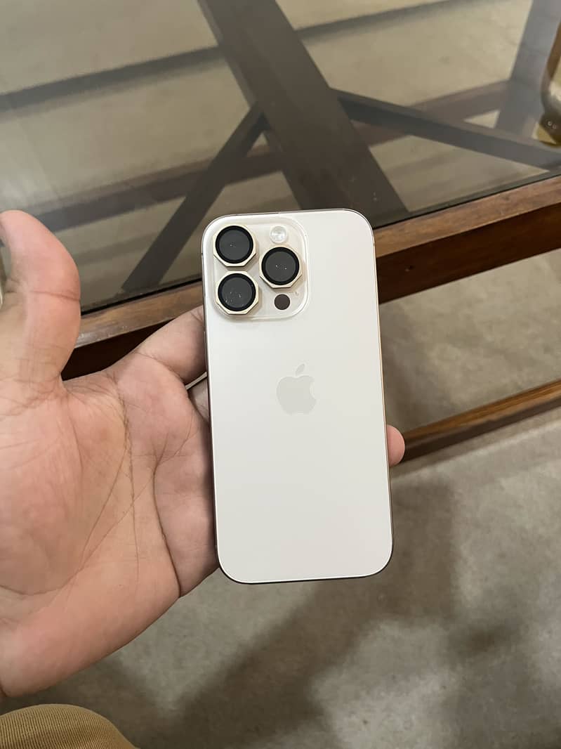 Apple iPhone 16 Pro 3