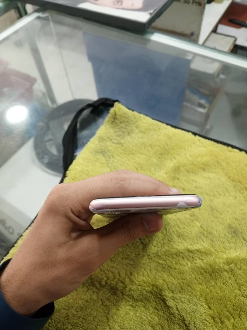 Apple iPhone 7 3