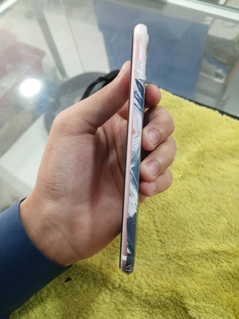 Apple iPhone 7 4