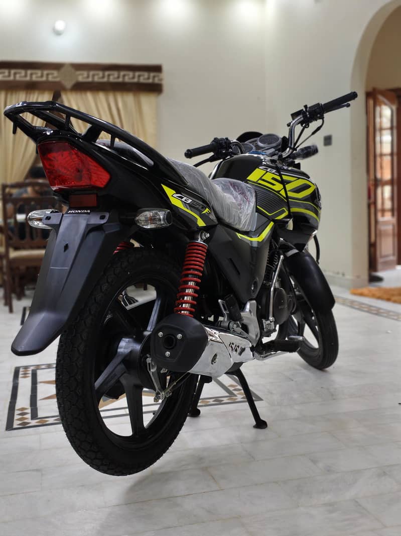 Honda CB 150F 1