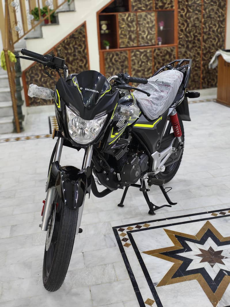 Honda CB 150F 3