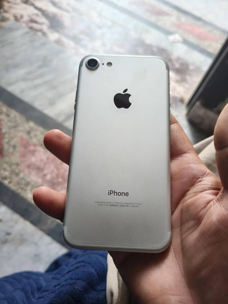 Apple iPhone 7 0