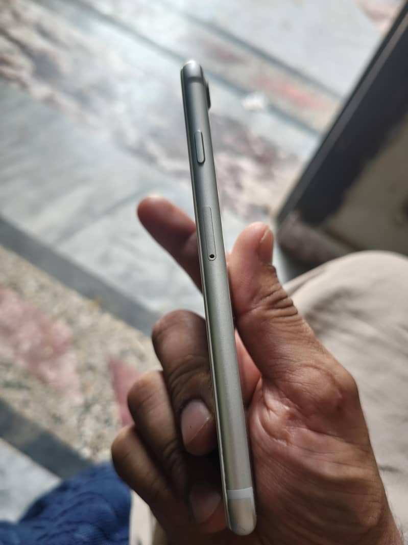 Apple iPhone 7 1