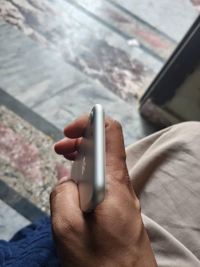 Apple iPhone 7 3