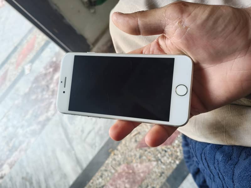 Apple iPhone 7 4