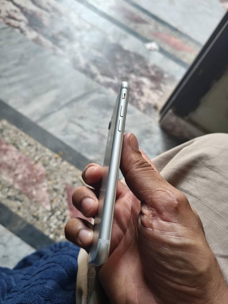 Apple iPhone 7 5