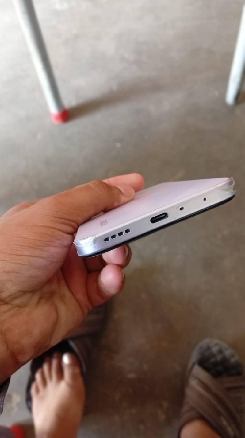 Realme C100 2