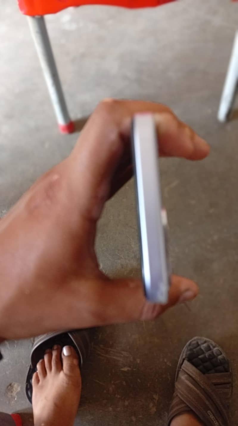 Realme C100 4