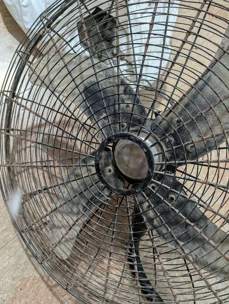 Bracket Fan only 10000/- 1