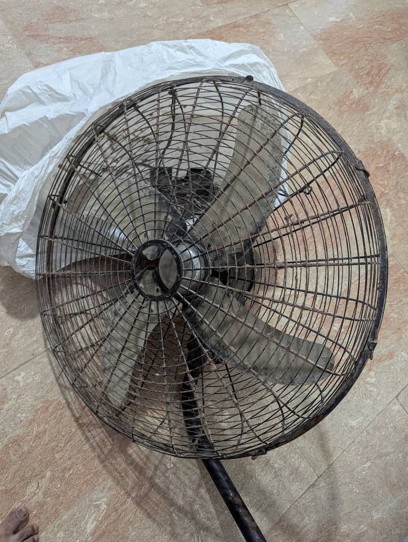 Bracket Fan only 10000/- 3
