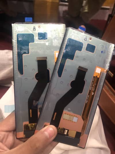 Note 10 plus Oled available