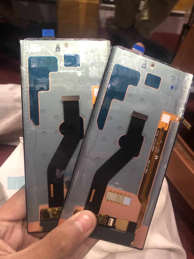 Note 10 plus Oled available 0
