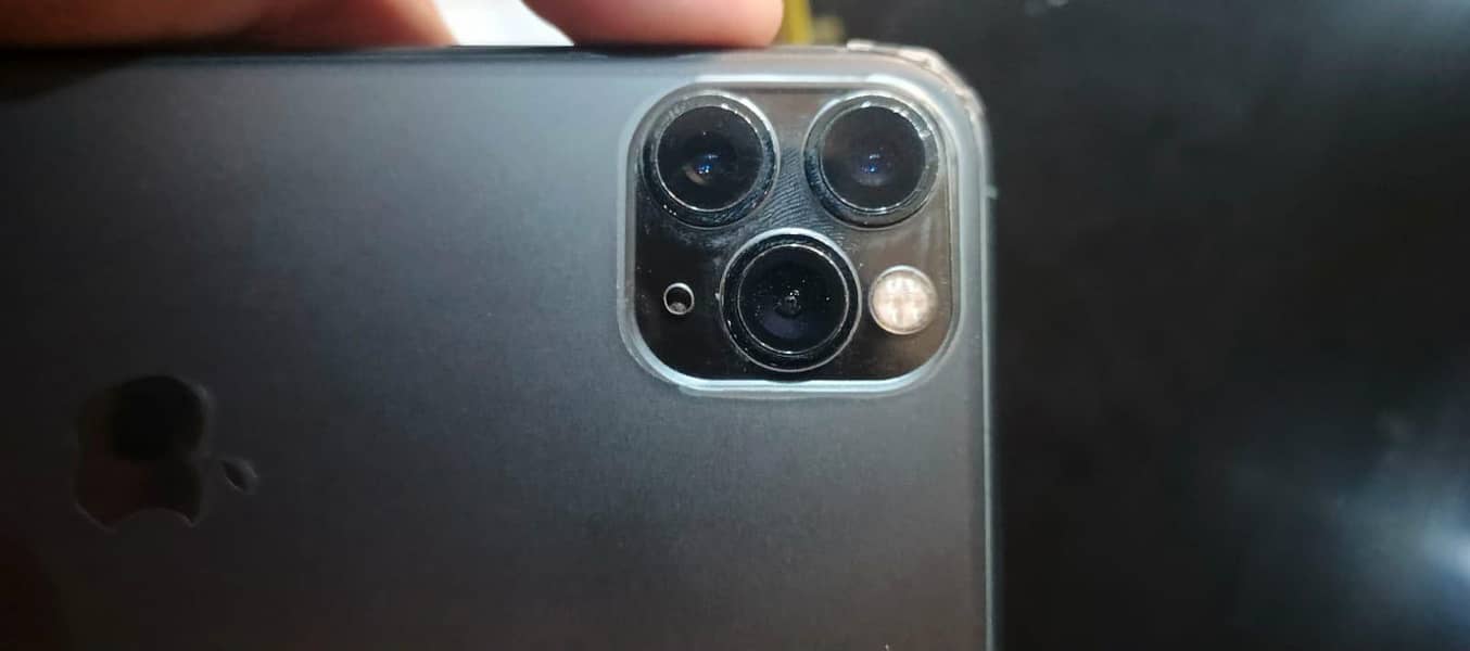 Apple iPhone 11 Pro Max 2