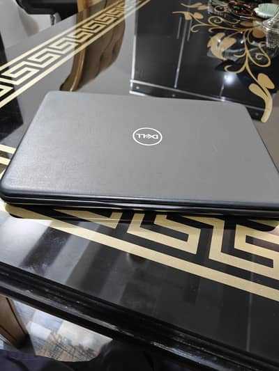 Dell Latitude 3300 - Core i3, 4GB, 120GB SSD