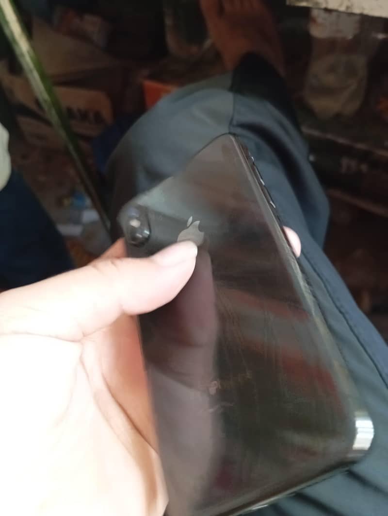 Apple iPhone X 3