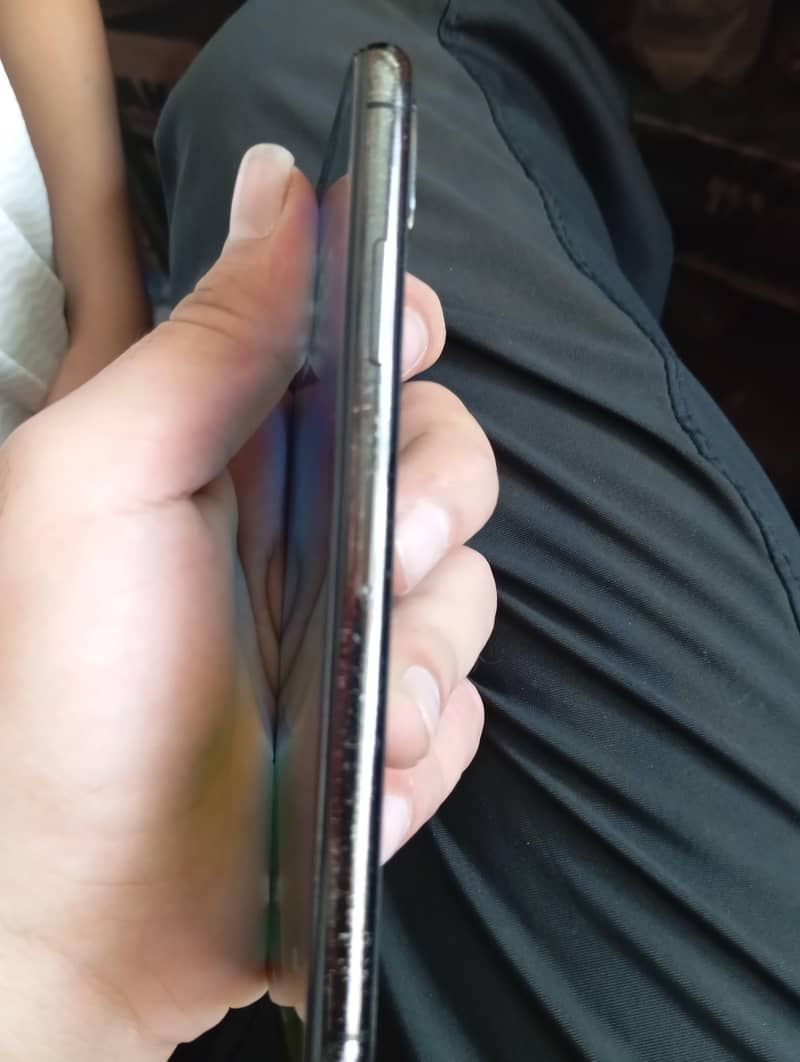 Apple iPhone X 4