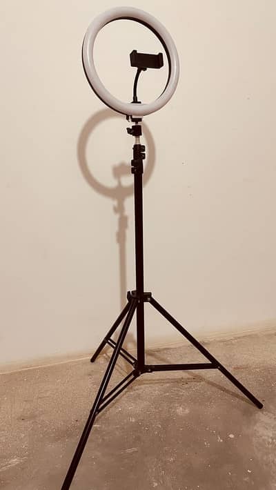 Tripod with riva ringlight contact no:03162755652