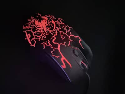 Wired RGB Gaming mouse with lightning pattern