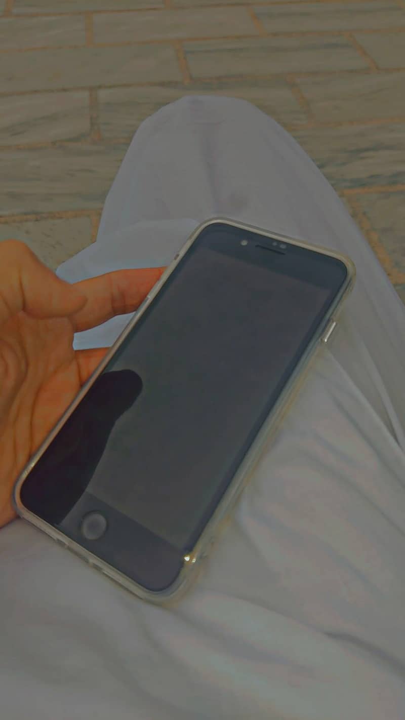Apple iPhone 8 Plus 1
