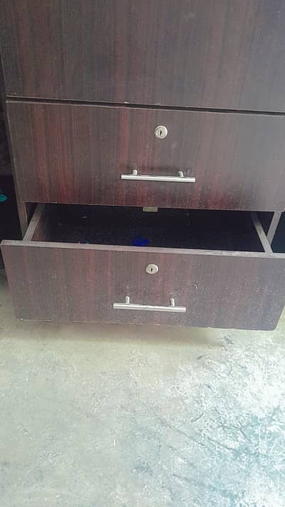Almari Wardrobe