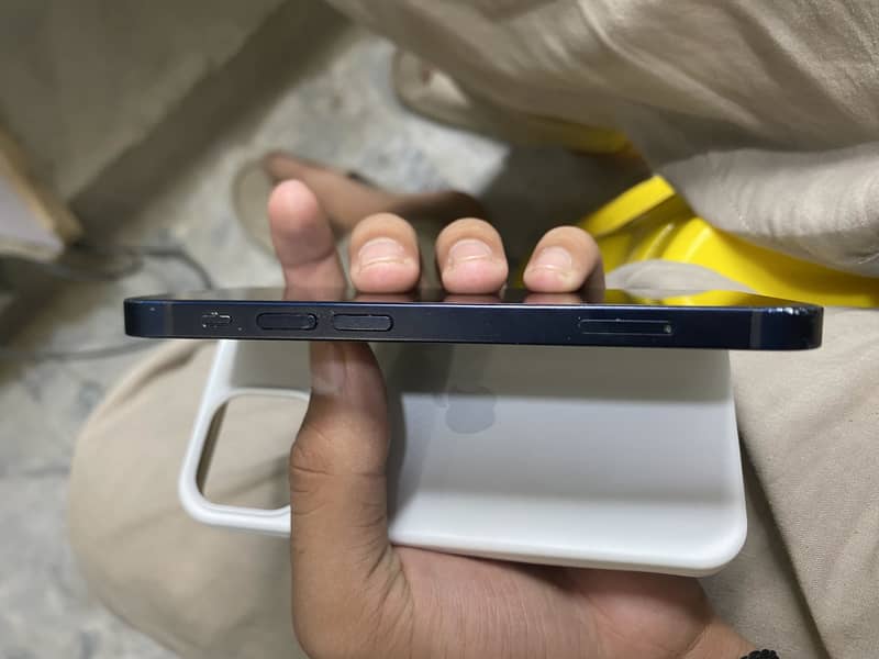 Apple iPhone 12 mini 6