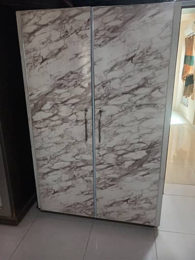 new Wardrobe in good condition