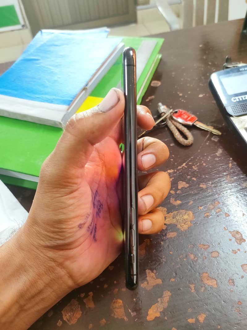 Apple iPhone 11 Pro Max 7