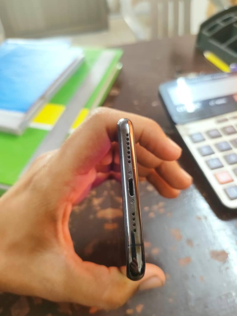 Apple iPhone 11 Pro Max 8