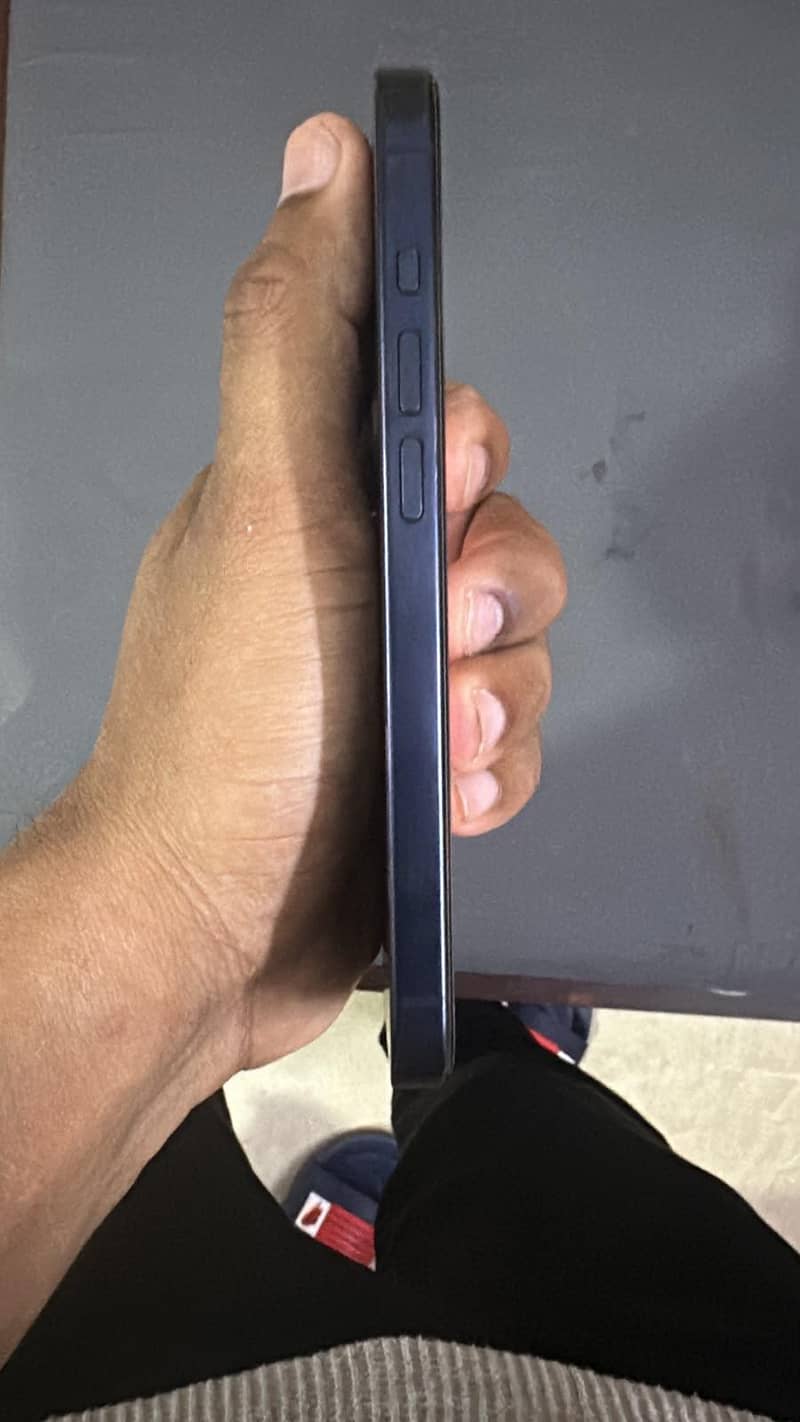 Apple iPhone 15 Pro 2