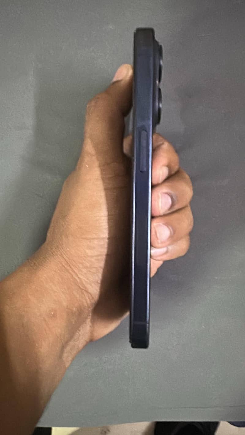 Apple iPhone 15 Pro 3