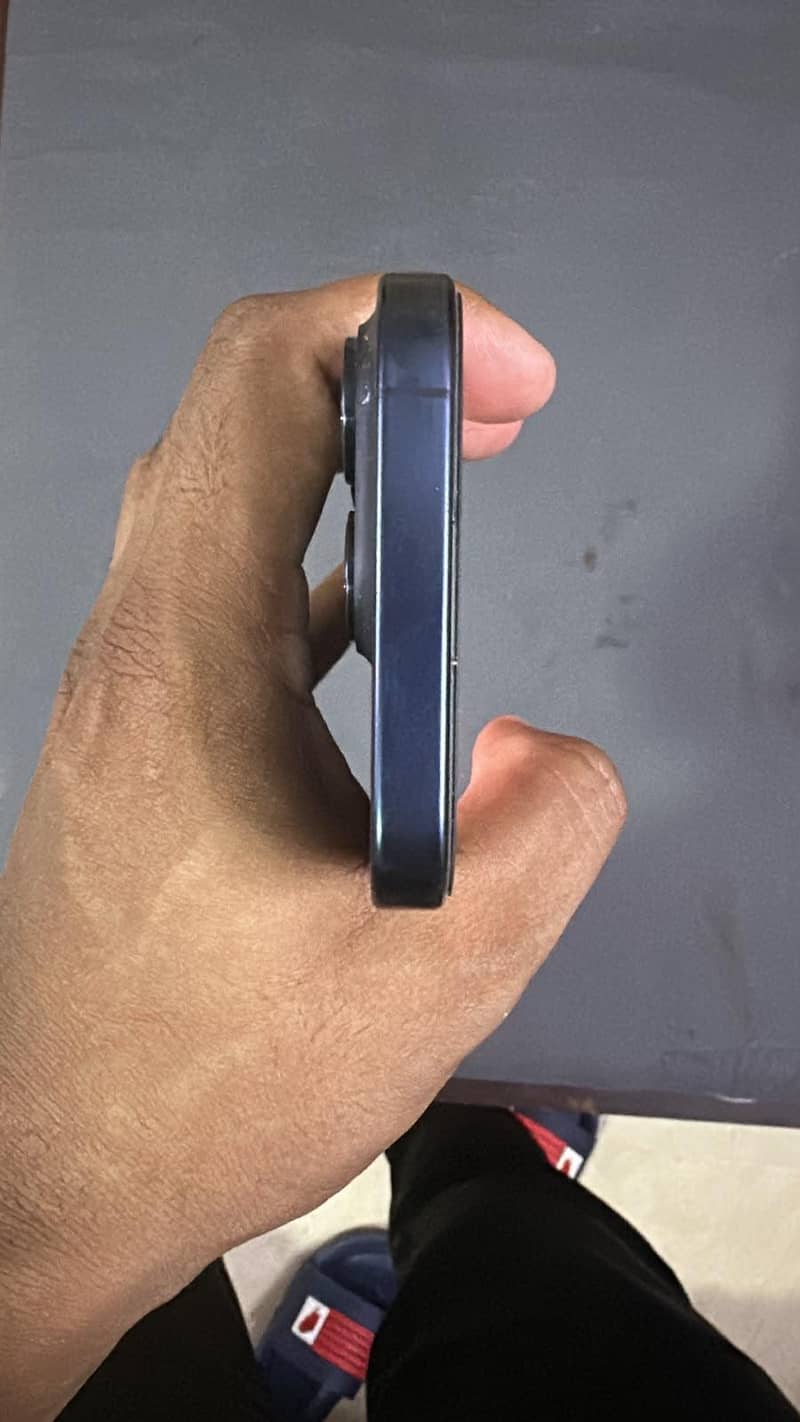 Apple iPhone 15 Pro 4