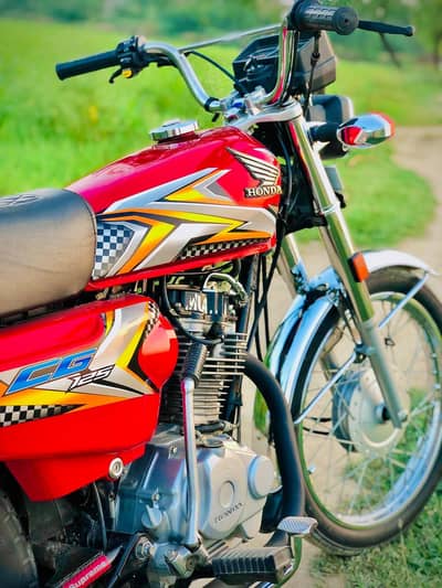 Honda 125 2025 model total genuine lush condition 10/10 document clear