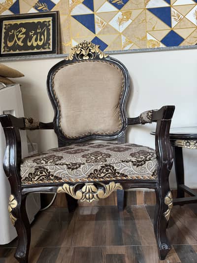2 chairs and table