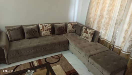 L shaped Sofa 10/10 for sale