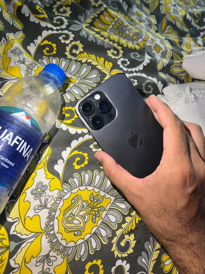 Apple iPhone 14 Pro Max 1
