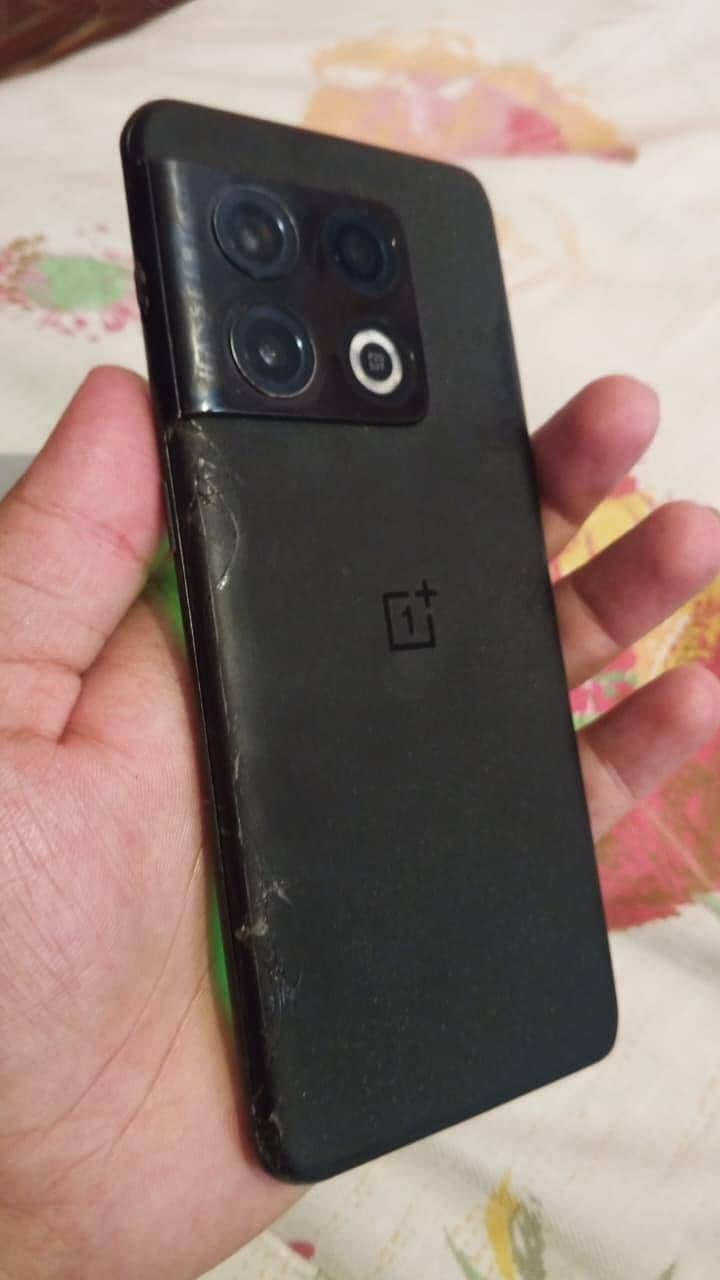 One Plus 10 Pro 1