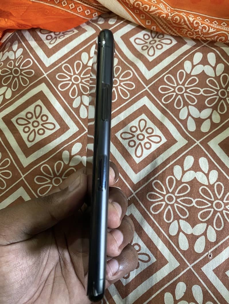 Apple iPhone 11 Pro 6
