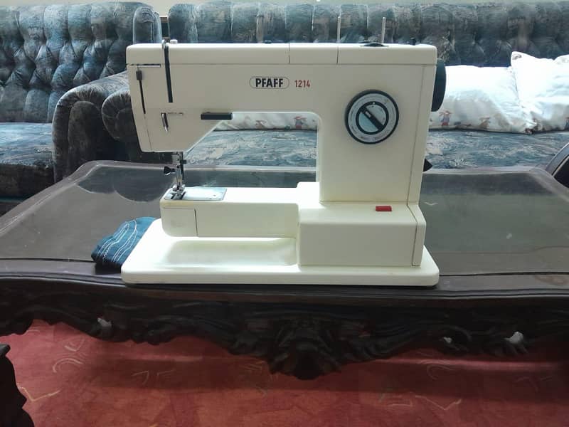 PFAFF model 1214 sewing machine 0