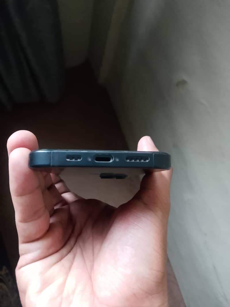 Apple iPhone 13 5
