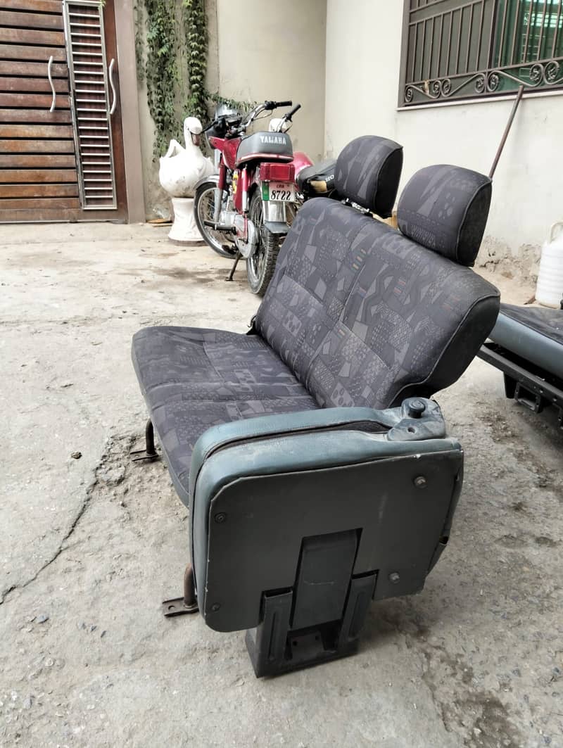 Van seats 9