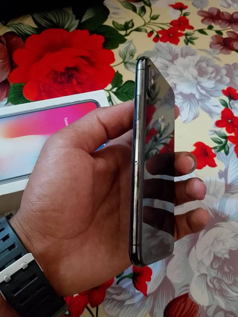Apple iPhone X 3