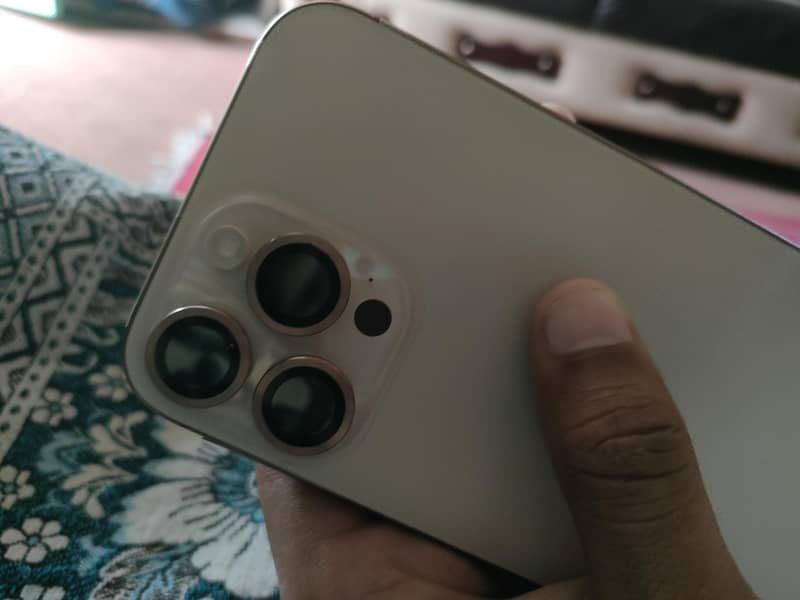 Apple iPhone 16 Pro Max 1