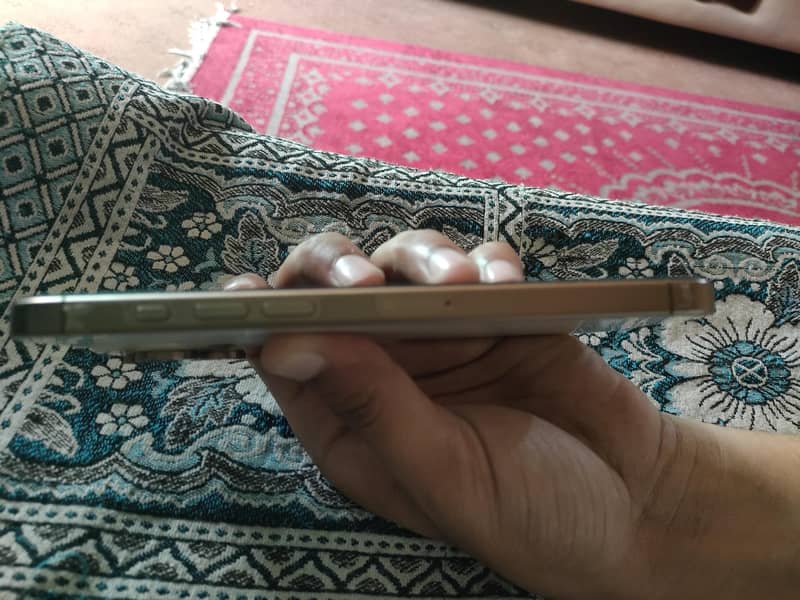 Apple iPhone 16 Pro Max 2