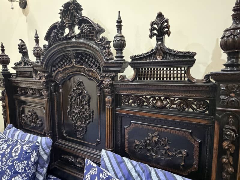 Bed set with chairs 2